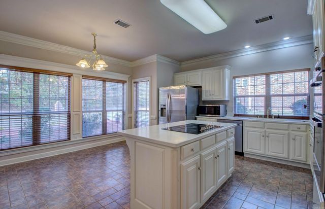 9 Shanna Lane, Maumelle, AR 72113