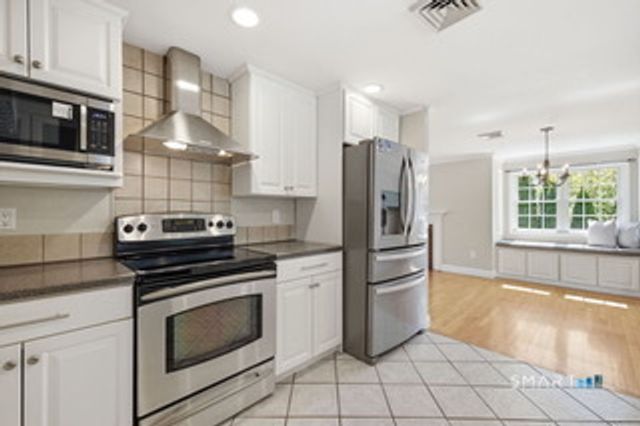 3 Ledgewood Drive, Farmington, CT 06032