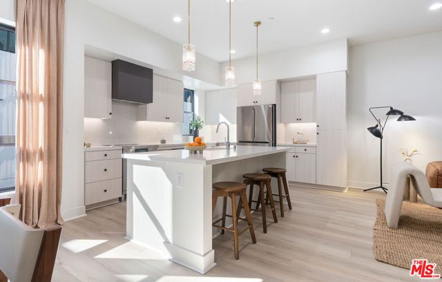 1320 W Cannon Drive, Los Angeles, CA 90026