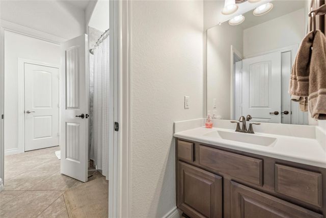 183 Wade Pointe Drive, Montgomery, TX 77316