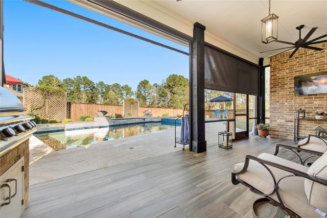 183 Wade Pointe Drive, Montgomery, TX 77316