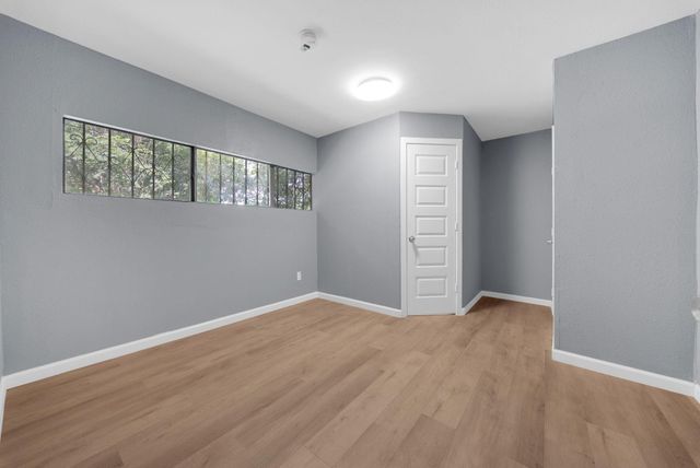 5831 Lyndhurst Street, Houston, TX 77033