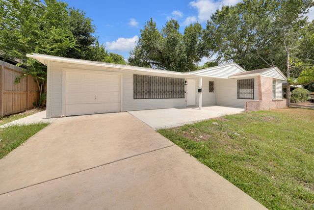 5831 Lyndhurst Street, Houston, TX 77033