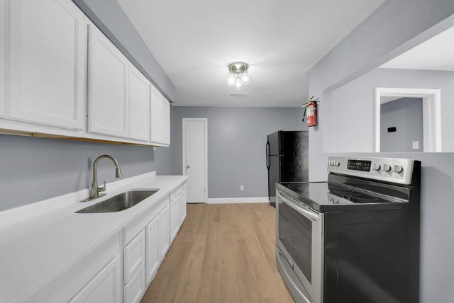 5831 Lyndhurst Street, Houston, TX 77033