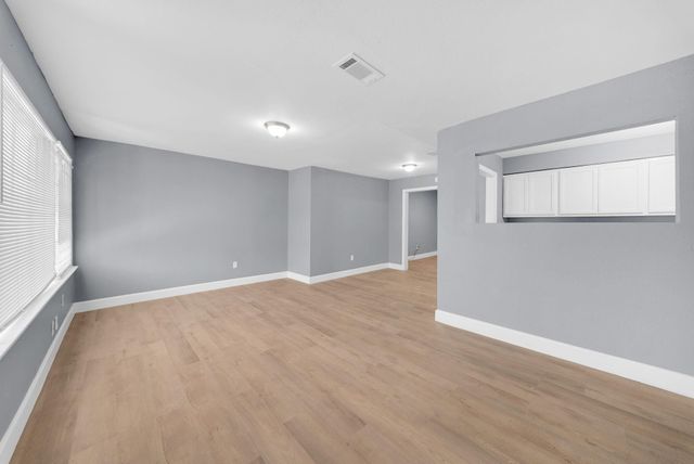 5831 Lyndhurst Street, Houston, TX 77033