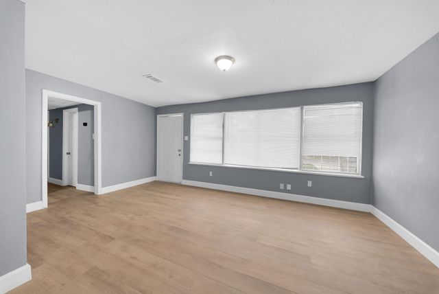 5831 Lyndhurst Street, Houston, TX 77033