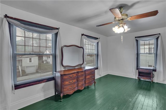 224 S 4th St, Youngwood, PA 15697