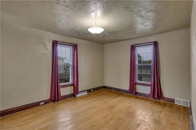 224 S 4th St, Youngwood, PA 15697