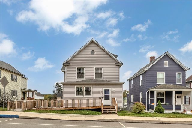 224 S 4th St, Youngwood, PA 15697