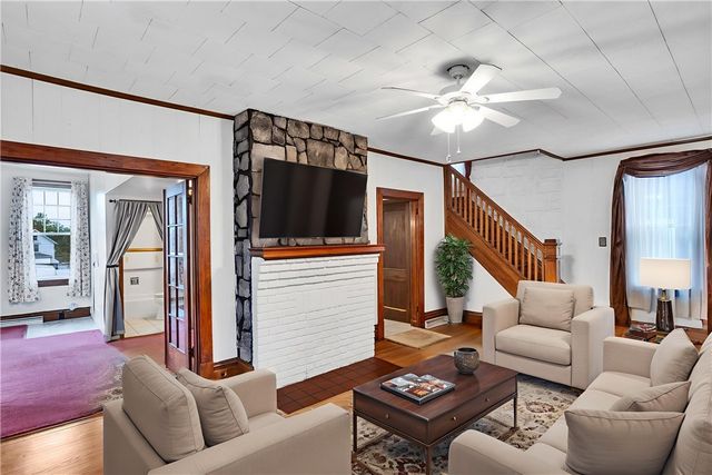 224 S 4th St, Youngwood, PA 15697