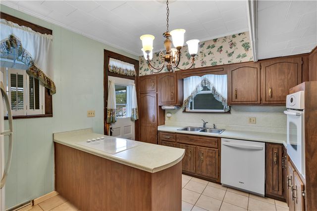 224 S 4th St, Youngwood, PA 15697