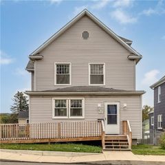 224 S 4th St, Youngwood, PA 15697