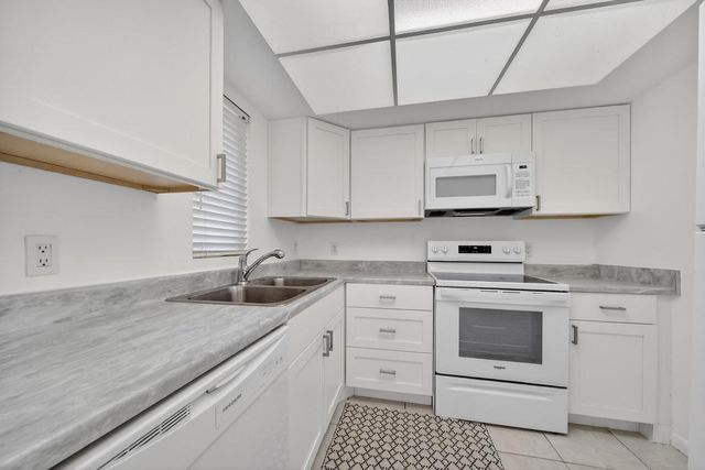 1679 SE Green Acres Cir Apt MM102, Port St Lucie, FL 34952