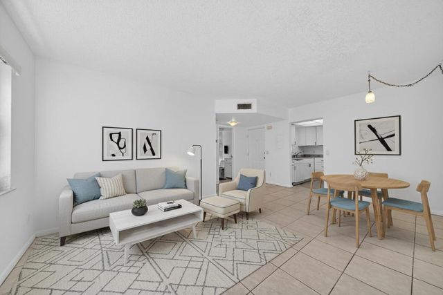 1679 SE Green Acres Cir Apt MM102, Port St Lucie, FL 34952