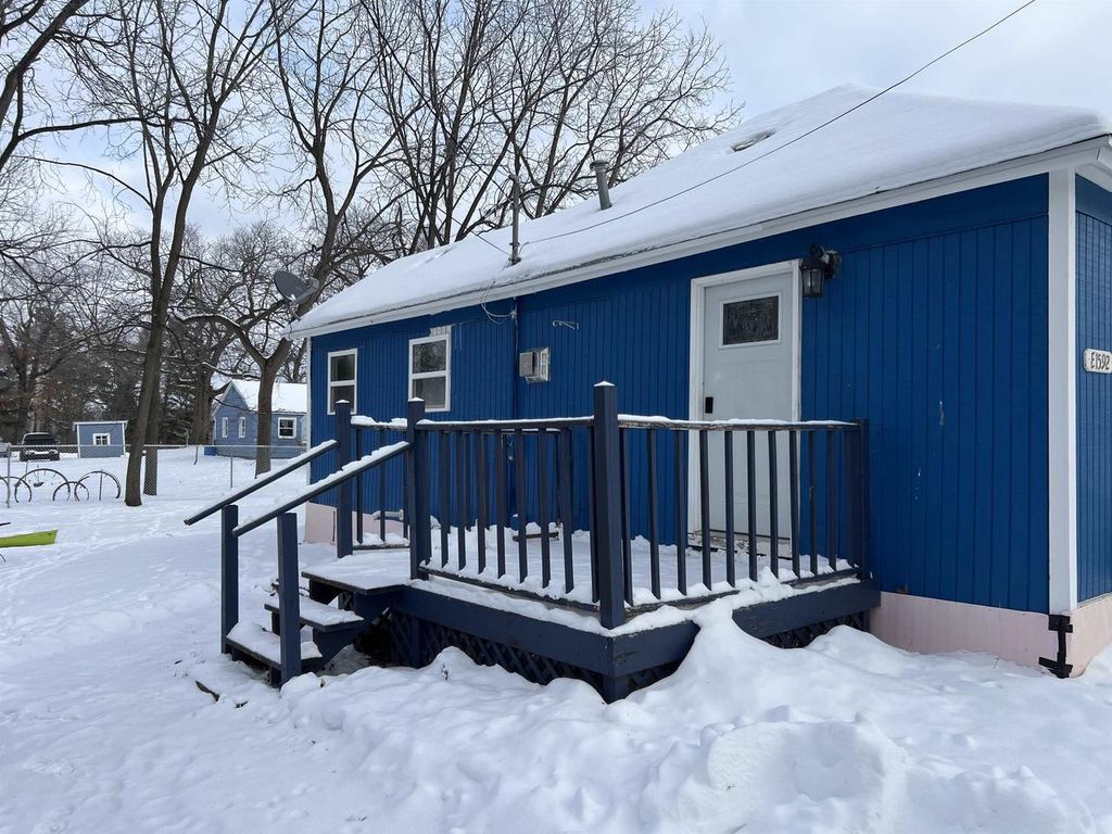 E1592 MURRAY LANE, Waupaca, WI 54981