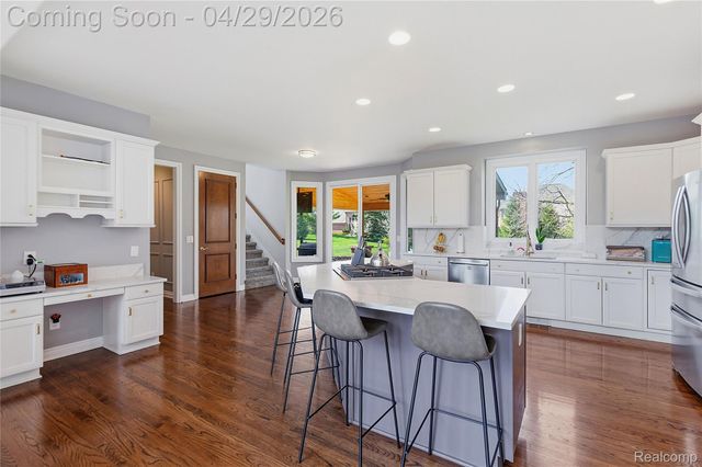 1920 Vinsetta Court, Oakland Charter Township, MI 48306