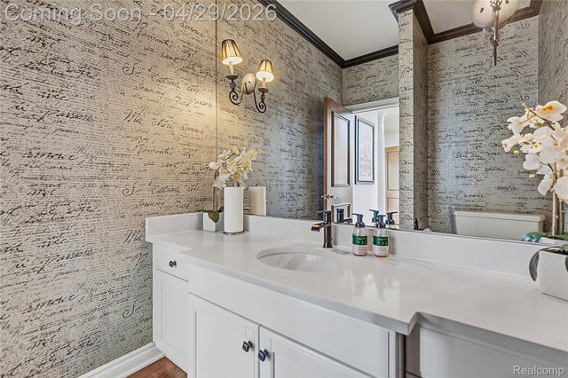 1920 Vinsetta Court, Oakland Charter Township, MI 48306