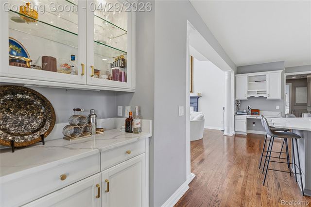 1920 Vinsetta Court, Oakland Charter Township, MI 48306