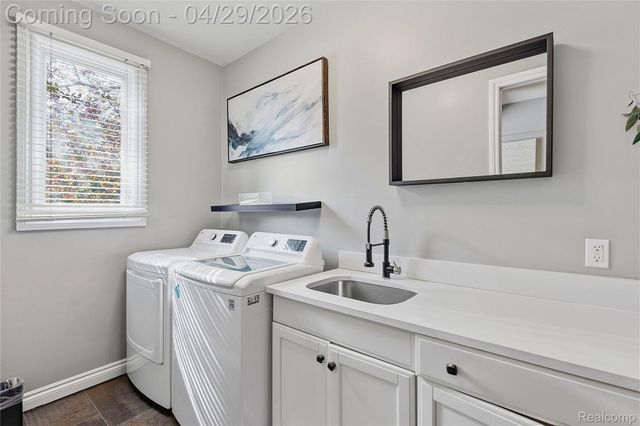 1920 Vinsetta Court, Oakland Charter Township, MI 48306