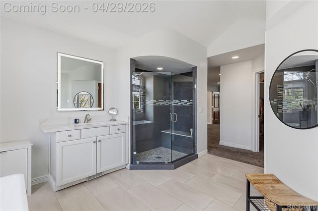 1920 Vinsetta Court, Oakland Charter Township, MI 48306