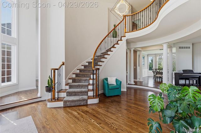 1920 Vinsetta Court, Oakland Charter Township, MI 48306