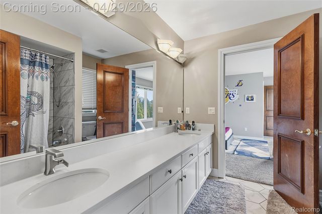 1920 Vinsetta Court, Oakland Charter Township, MI 48306