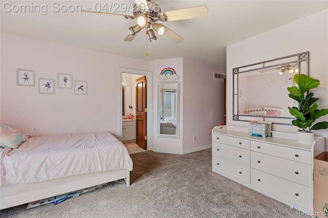 1920 Vinsetta Court, Oakland Charter Township, MI 48306