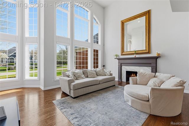 1920 Vinsetta Court, Oakland Charter Township, MI 48306