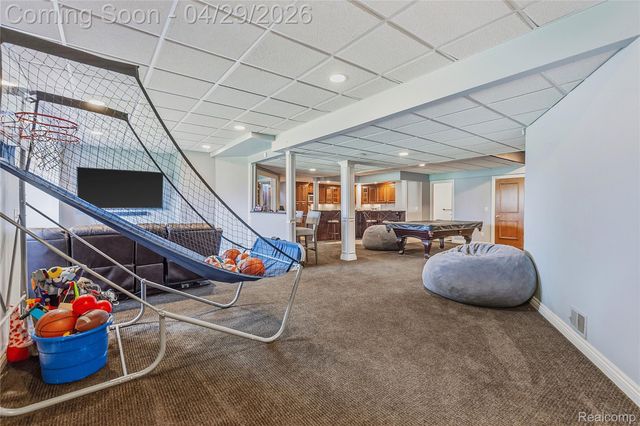 1920 Vinsetta Court, Oakland Charter Township, MI 48306