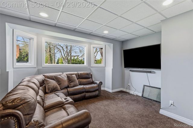 1920 Vinsetta Court, Oakland Charter Township, MI 48306