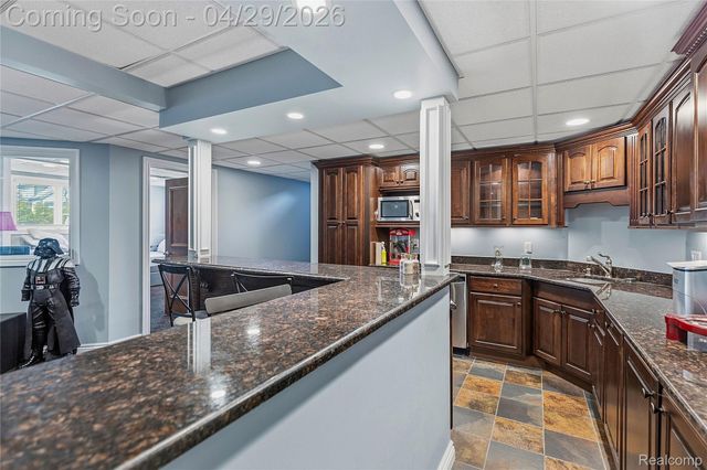 1920 Vinsetta Court, Oakland Charter Township, MI 48306