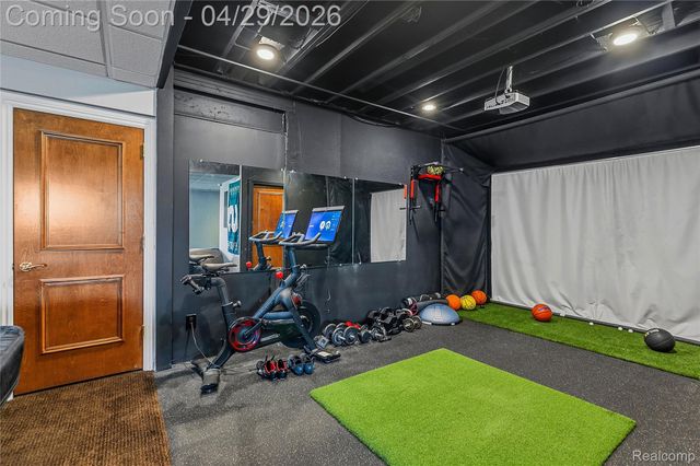 1920 Vinsetta Court, Oakland Charter Township, MI 48306