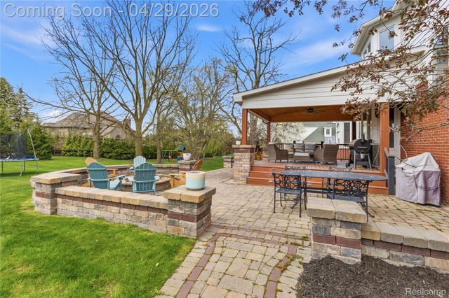 1920 Vinsetta Court, Oakland Charter Township, MI 48306