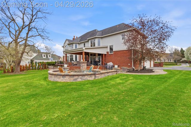 1920 Vinsetta Court, Oakland Charter Township, MI 48306