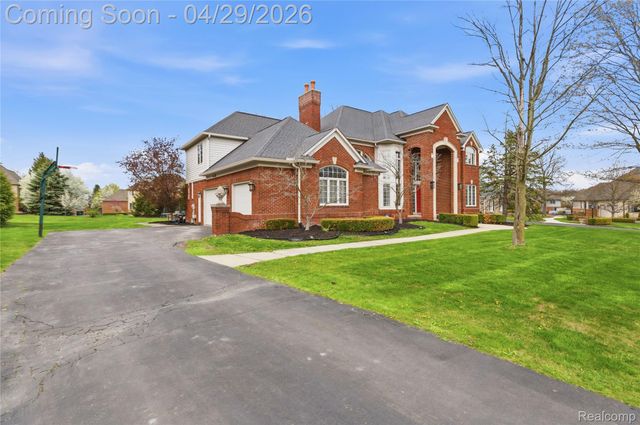 1920 Vinsetta Court, Oakland Charter Township, MI 48306