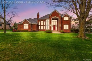 1920 Vinsetta Court, Oakland Charter Township, MI 48306