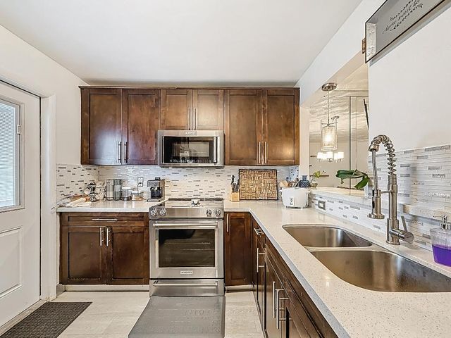 1101 NE 191st Street H213, Miami, FL 33179