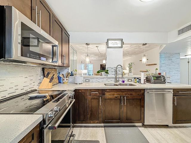 1101 NE 191st Street H213, Miami, FL 33179