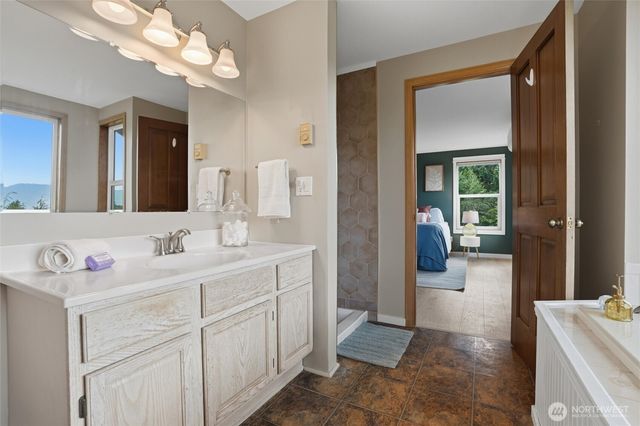 17137 NW Sunset Ridge Way, Seabeck, WA 98380