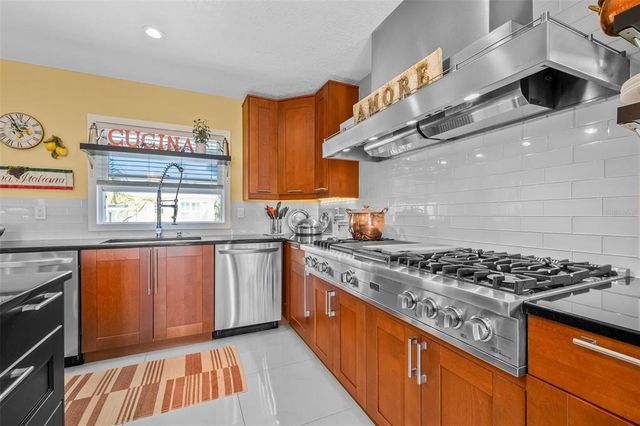 614 NORTON STREET, Longboat Key, FL 34228