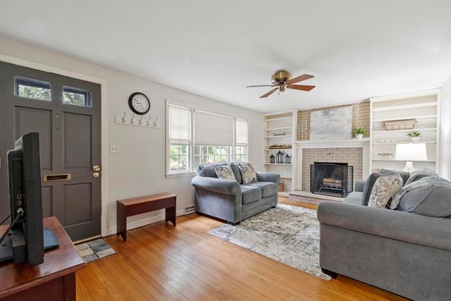 30 Dunshire Drive, Chelmsford, MA 01863