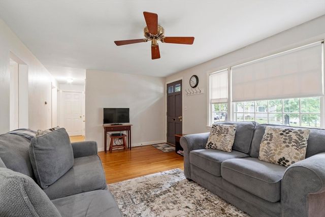 30 Dunshire Drive, Chelmsford, MA 01863