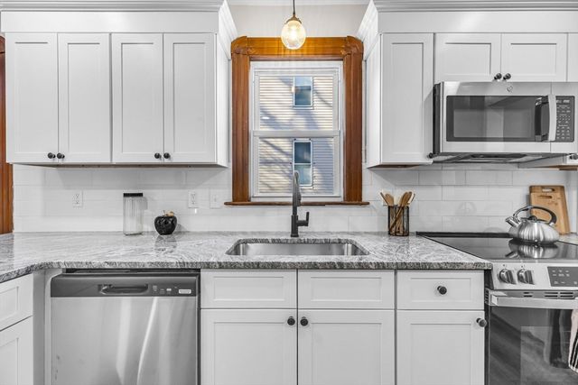 141 Saint Jerome Ave, Holyoke, MA 01040