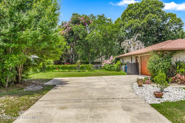 874 Gabriel Avenue NE, Palm Bay, FL 32907
