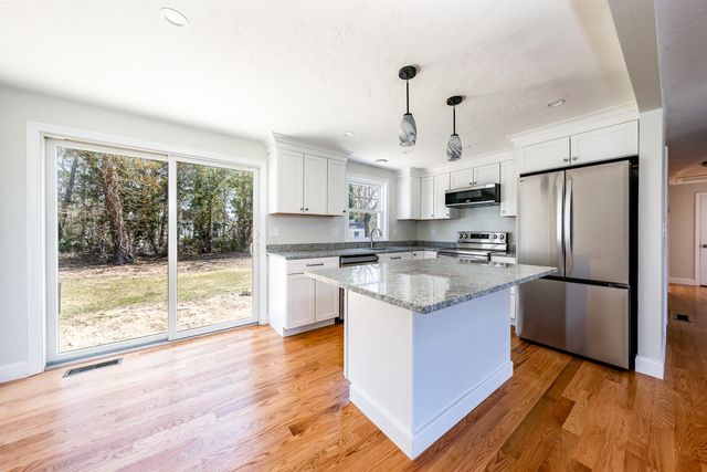98 Wagon Lane, Hyannis, MA 02601