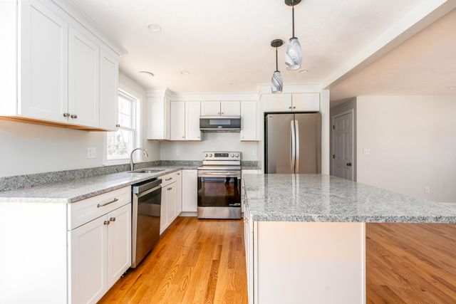 98 Wagon Lane, Hyannis, MA 02601