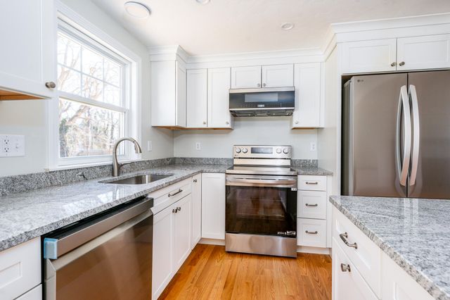 98 Wagon Lane, Hyannis, MA 02601