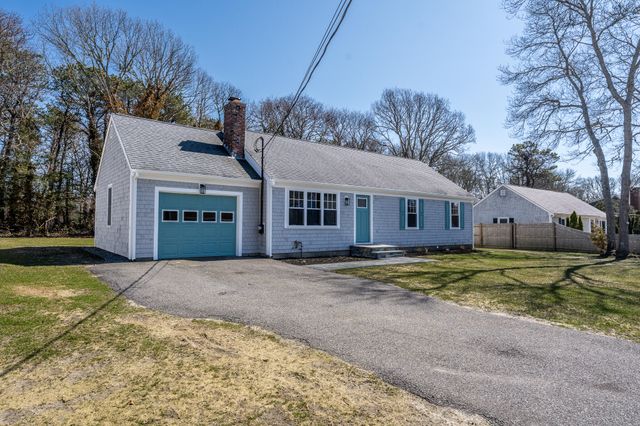 98 Wagon Lane, Hyannis, MA 02601