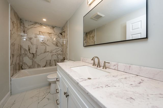 98 Wagon Lane, Hyannis, MA 02601