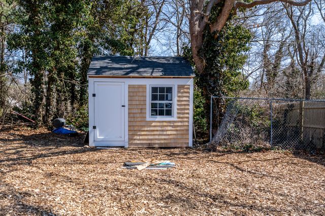 98 Wagon Lane, Hyannis, MA 02601